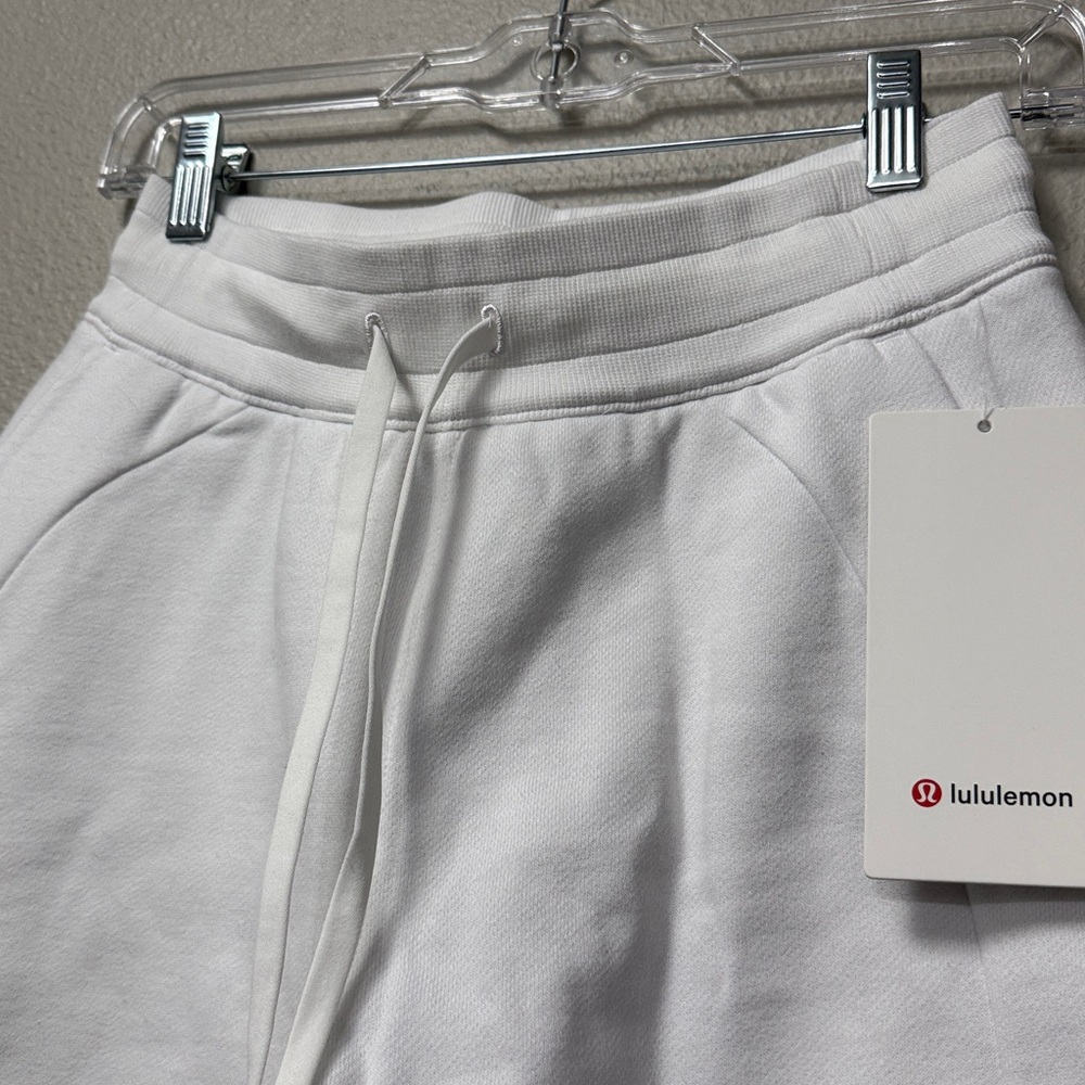 Lululemon Scuba High-Rise Shorts 5” - Picture 9 of 16